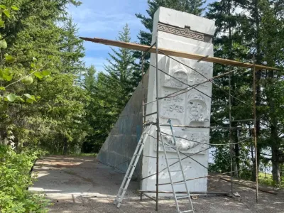 В селе Сунтар началось благоустройство территории памятника воинам-землякам