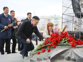 В Якутске провели акцию «Поклонимся великим тем годам» в честь 81-й годовщины Победы