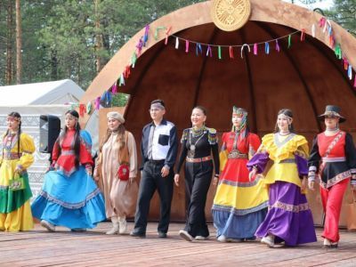 Показ национальной одежды состоялся на Ысыахе Олонхо