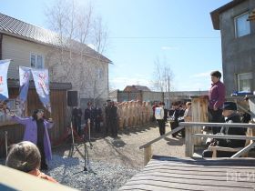 «Поём двором»: в Мархе поздравили 102-летнего ветерана Наума Слепцова