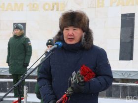 Якутяне возложили цветы в память погибших на озере Ильмень