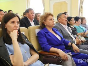 Государственные награды вручили медицинским работникам Якутии