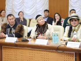 Носителям традиционной культуры вручили стипендии главы Якутии