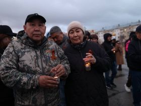 В Якутске прошла акция «Свеча памяти», посвященная 81-й годовщине Победы