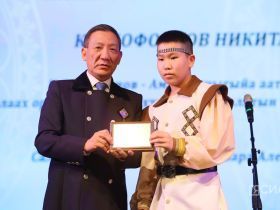 На открытии Декады Олонхо наградили лучших носителей традиционной культуры