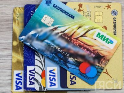 В Госдуме планируют ограничить количество банковских карт до 20 на человека