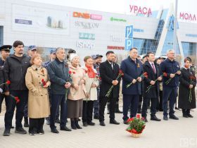 Минута молчания, новобранцы и гречка: в Якутске прошла церемония памяти в честь Дня Победы