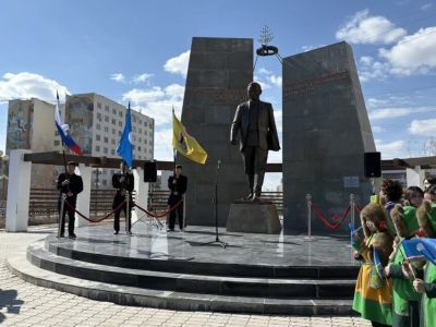 В День республики в Якутске почтили память Исидора Барахова