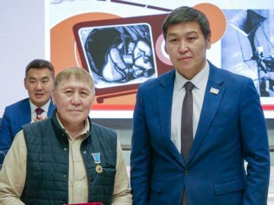 Награждены работники и ветераны отрасли связи в честь 95-летия якутского радио