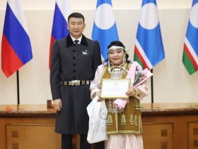 Носителям традиционной культуры вручили стипендии главы Якутии