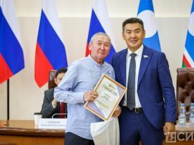 Госнаграды вручили журналистам Якутии в День национальной печати
