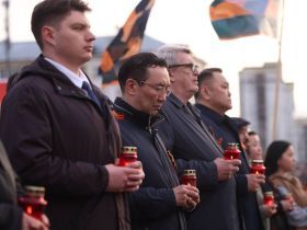 В Якутске прошла акция «Свеча памяти», посвященная 81-й годовщине Победы