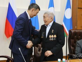 В Якутии отметили 80-летие Героя Труда России Михаила Готовцева