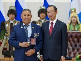 Глава Якутии вручил государственные награды