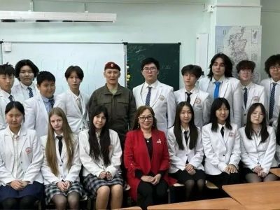 Курсант кадровой программы «Якутия – Земля героев» провел урок патриотизма для учеников ФТЛ