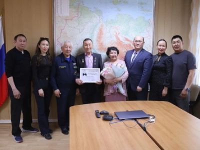 Супругов из Якутии наградили за спасение людей спустя почти девять лет
