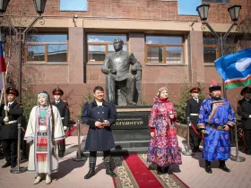 В День республики в Якутске почтили память Василия Никифорова-Кюлюмнюра