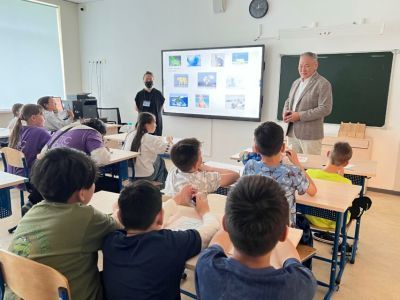 Сенатор Сахамин Афанасьев посетил детские лагеря в Якутске