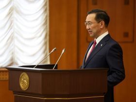 В преддверии Дня защитника Отечества Айсен Николаев вручил госнаграды участникам СВО