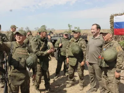 Айсен Николаев навестил бойцов спецоперации из Якутии на линии боевого соприкосновения