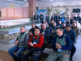 На станции Нижний Бестях стартовал конкурс ледовых скульптур «Новогодняя фантазия»