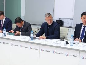 Премьер Якутии провел рабочее совещание в «Сахамедиа»
