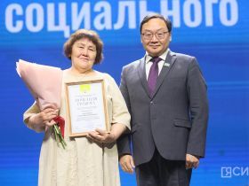 Лучших социальных работников Якутии отметили высокими наградами
