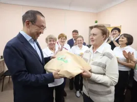 Глава Якутии высоко оценил проект активного долголетия в Алданском районе
