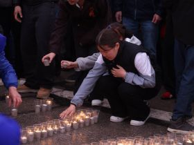 В Якутске прошла акция «Свеча памяти», посвященная 81-й годовщине Победы