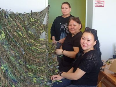 Маскировочные ткань и сети отправили работники ЖКХ бойцам СВО