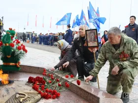 В Якутске провели акцию «Поклонимся великим тем годам» в честь 81-й годовщины Победы