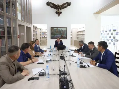 Айсен Николаев провел заседание оргкомитета по увековечению памяти Михаила Николаева