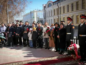 В День республики в Якутске почтили память Василия Никифорова-Кюлюмнюра