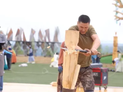 В конкурсе изготовителей батыйа-пальмы на Ысыахе Олонхо победил кузнец из Амгинского района