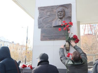 В Якутске почтили память Владимира Членова в день его 75-летия