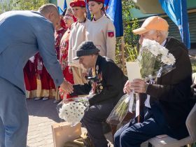 Лампадки с частичками Вечного огня передали ветеранам в Якутске