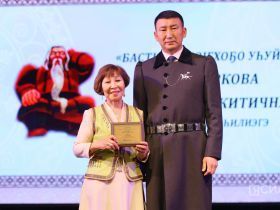 На открытии Декады Олонхо наградили лучших носителей традиционной культуры