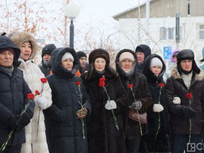 Якутяне возложили цветы в память погибших на озере Ильмень