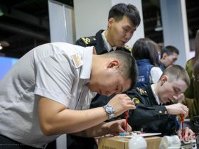 В Якутске открылась ярмарка трудоустройства, где предлагают пять тысяч вакансий