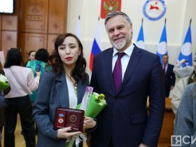 Высокие награды и почётные звания вручили якутянкам в преддверии 8 Марта