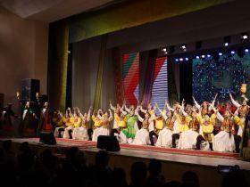 В День народного единства в Якутске юным якутянам вручили первые паспорта