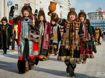 Талант, мудрость рук и свет души: Айсен Николаев поздравляет с Днем народного мастера