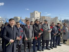 В День республики в Якутске почтили память Исидора Барахова