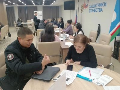 В Якутске прошла ярмарка вакансий «В кругу СВОих» для участников СВО