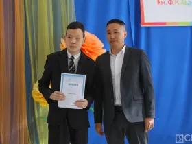 Петр Шамаев вручил дипломы победителям конкурса, приуроченного ко Дню сына в Якутии