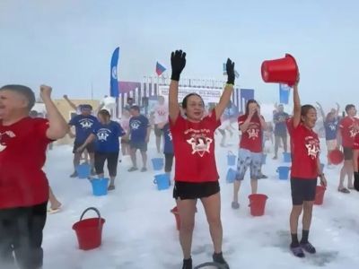 Массовое обливание холодной водой прошло в Якутске