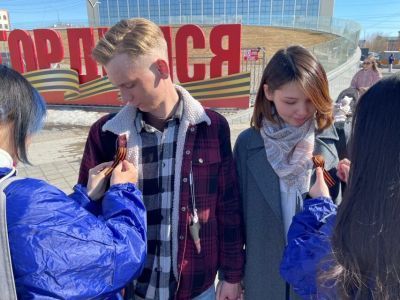 Георгиевские ленточки начали раздавать в Якутске