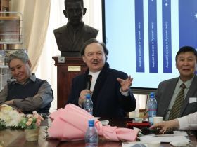 В Якутии выпустили электронную книгу о спектаклях Андрея Борисова в Русском театре