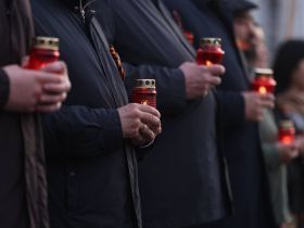 В Якутске прошла акция «Свеча памяти», посвященная 81-й годовщине Победы