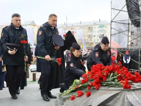 В Якутске провели акцию «Поклонимся великим тем годам» в честь 81-й годовщины Победы